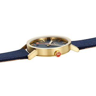 Classic, 40 mm, Tiefseeblaue goldene Uhr, A660.30360.40SBQ, Detailansicht der roten Krone und des Textilarmband