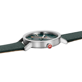 Classic, 40 mm, Waldgrüne Uhr, A660.30360.60SBF, Detailansicht der roten Krone und des Textilarmband