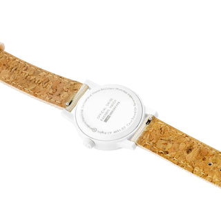 essence white, 32mm, nachhaltige Uhr für Damen, MS1.32111.LT, Ansicht des Gehäusebodens mit Mondaine Gravur