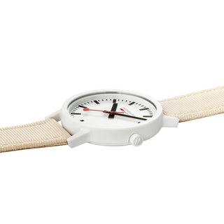 essence white, 41mm, nachhaltige Uhr für Damen und Herren, MS1.41111.LT, Detailansicht der weissen Krone und des Textilarmband