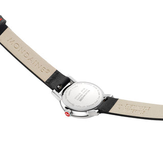 evo2, 26 mm, Schwarzes Veganes Trauben Leder Uhr, MSE.26110.LBV, Ansicht des Gehäusebodens mit Mondaine Gravur