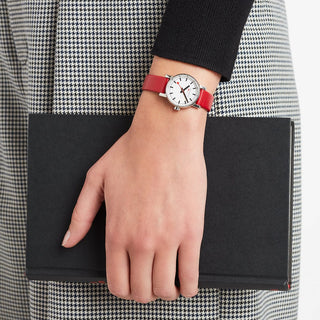 evo2, 26 mm, Rotes Veganes Trauben Leder Uhr, MSE.26110.LCV, Person mit Armbanduhr am Handgelenk