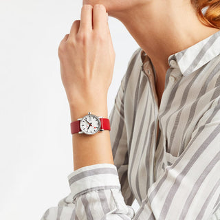 evo2, 30 mm, Rotes Veganes Trauben Leder Uhr, MSE.30210.LCV, Person mit Armbanduhr am Handgelenk