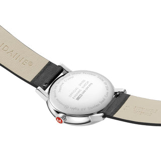 evo2, 40 mm, Schwarzes Veganes Trauben Leder Uhr, MSE.40210.LBV, Ansicht des Gehäusebodens mit Mondaine Gravur